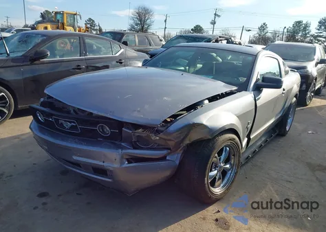 2007 Ford Mustang V6 Deluxe/V6 Premium z USA, uszkodzony, nr VIN 1ZVFT80N375288330